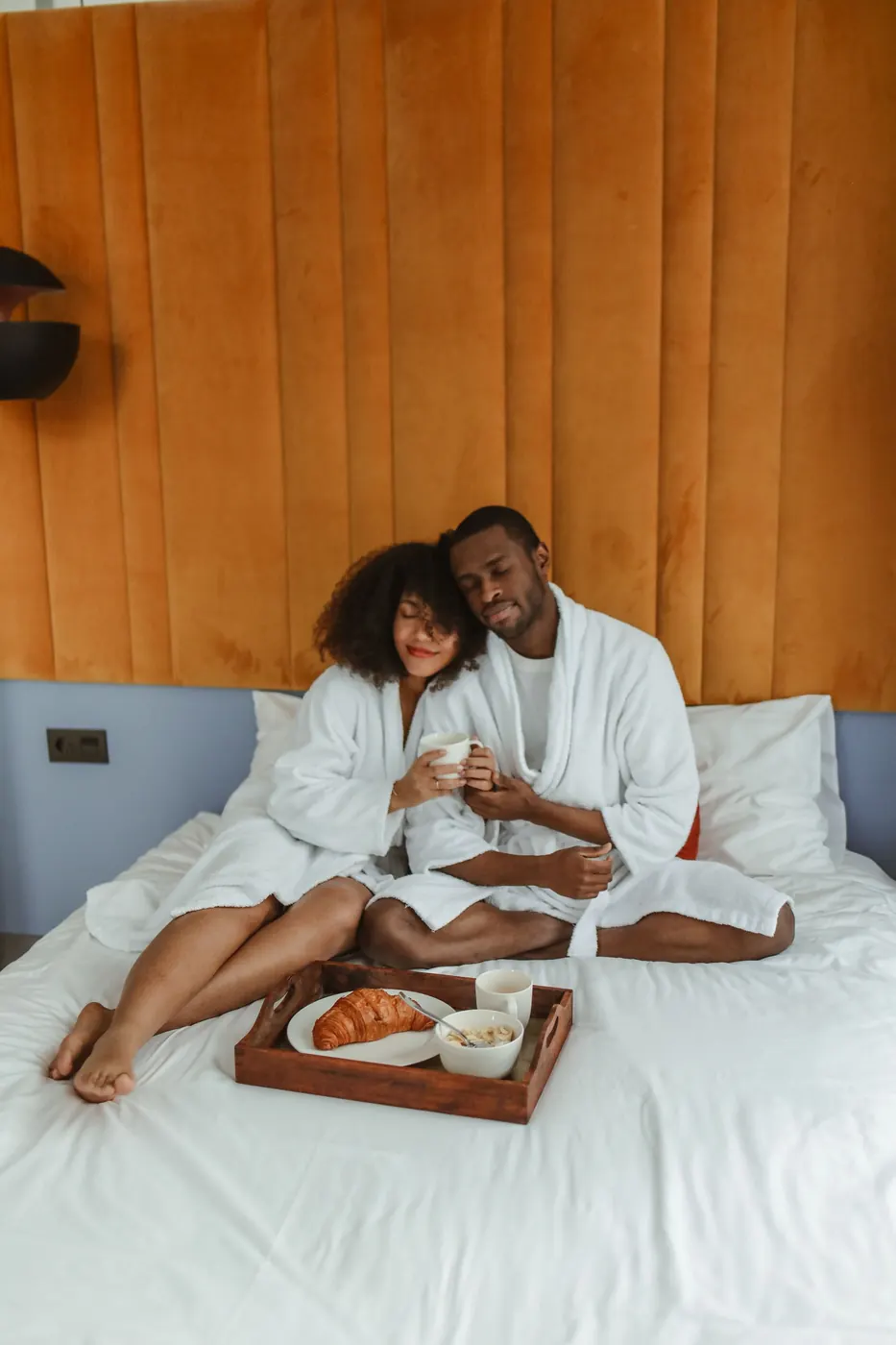 Illustrative Black couple sharing a peaceful moment for a single-parent dating guide